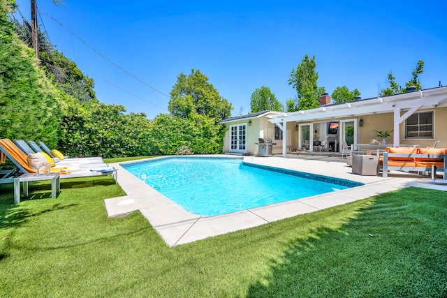 Pool house with lush yard in LA